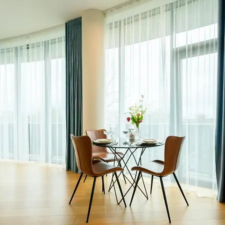 Park Penthouse Apartment *